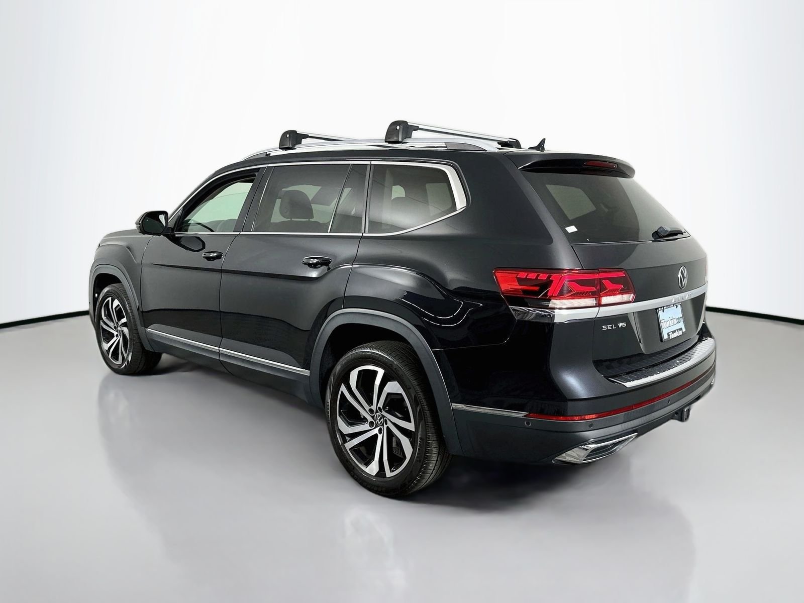 Used 2021 Deep Black Volkswagen SEL Premium image 5