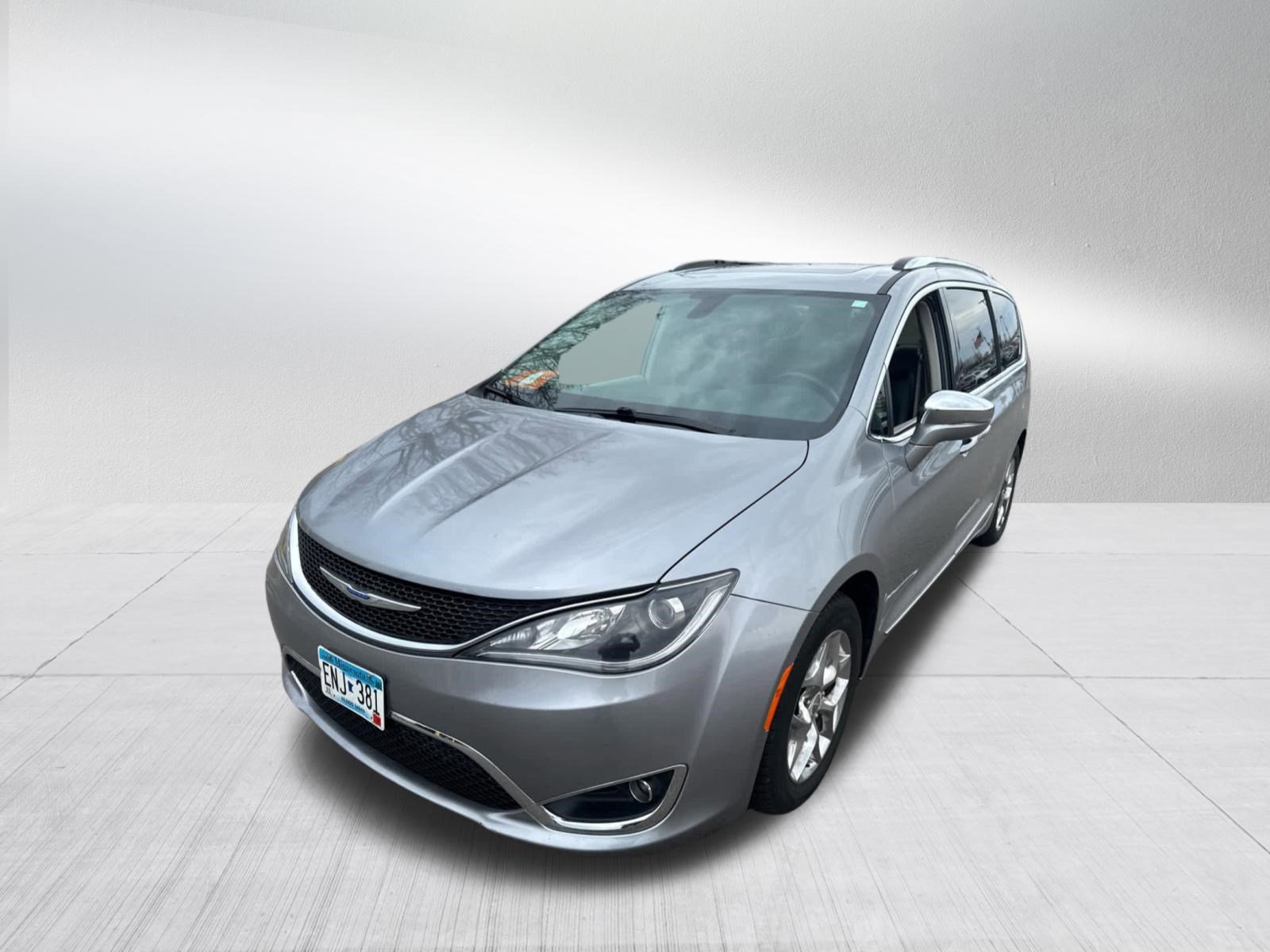 Used 2018 Chrysler Pacifica Limited with VIN 2C4RC1GG7JR320432 for sale in Cambridge, Minnesota