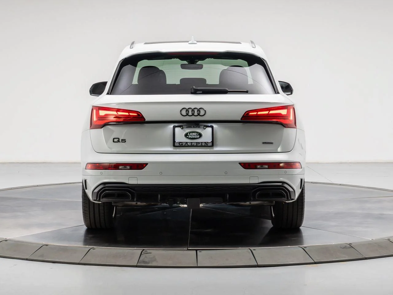 Used 2024 Glacier White Metallic Audi Premium Plus 55 TFSI e S line quattro S tronic image 4