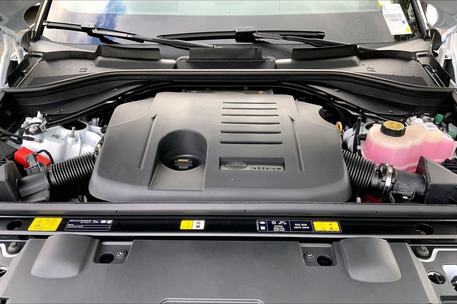 New 2026 Fuji White Land Rover Dynamic SE image 16