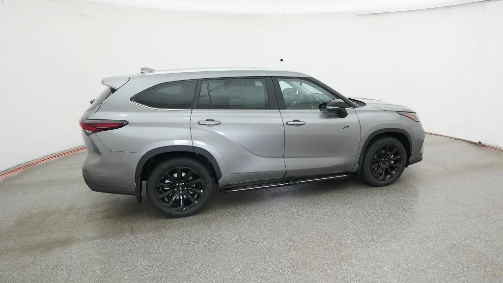 New 2026 Heavy Metal Toyota XLE image 16