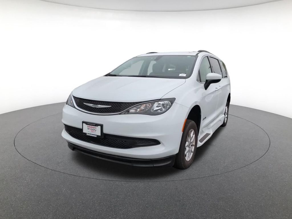 Used 2021 White Chrysler LXI image 12