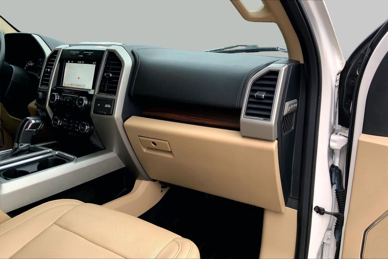 Used 2017 White Platinum Metallic Tri-Coat Ford Lariat image 16