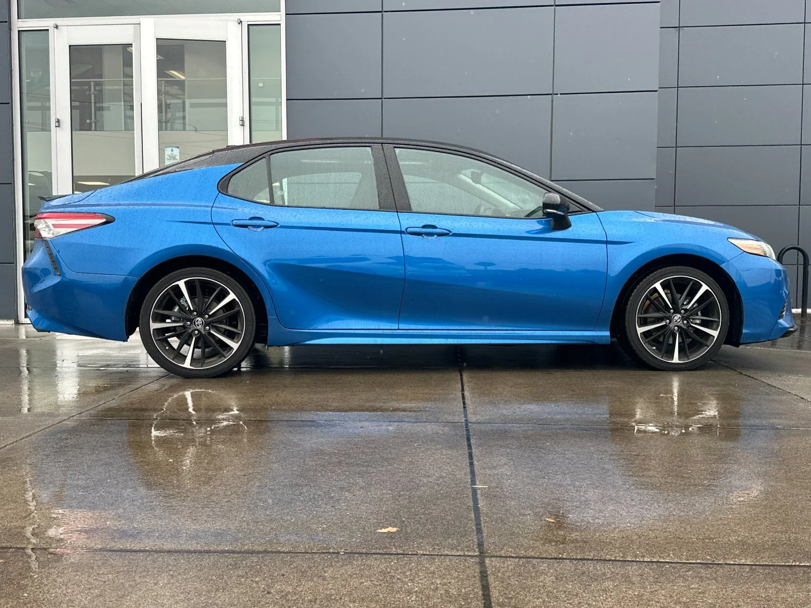 Used 2019 Midnight Black Metallic Toyota XSE image 2