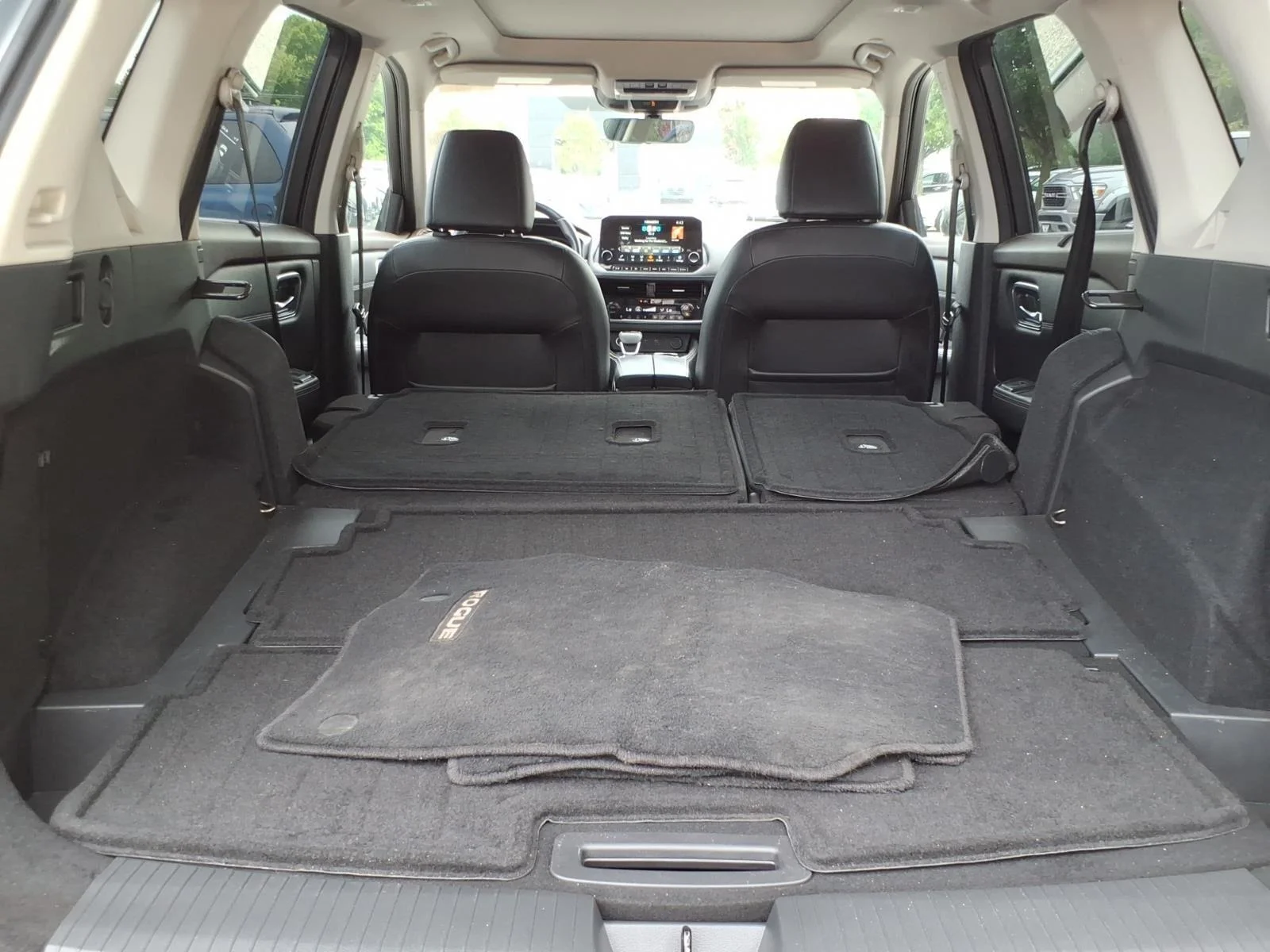 Used 2022 Boulder Gray Pearl/Super Black Nissan Platinum image 32