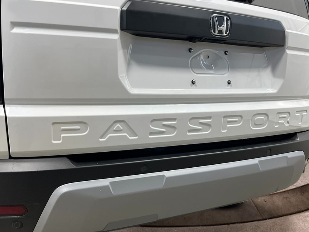 New 2026 Platinum White Pearl Honda RTL image 6