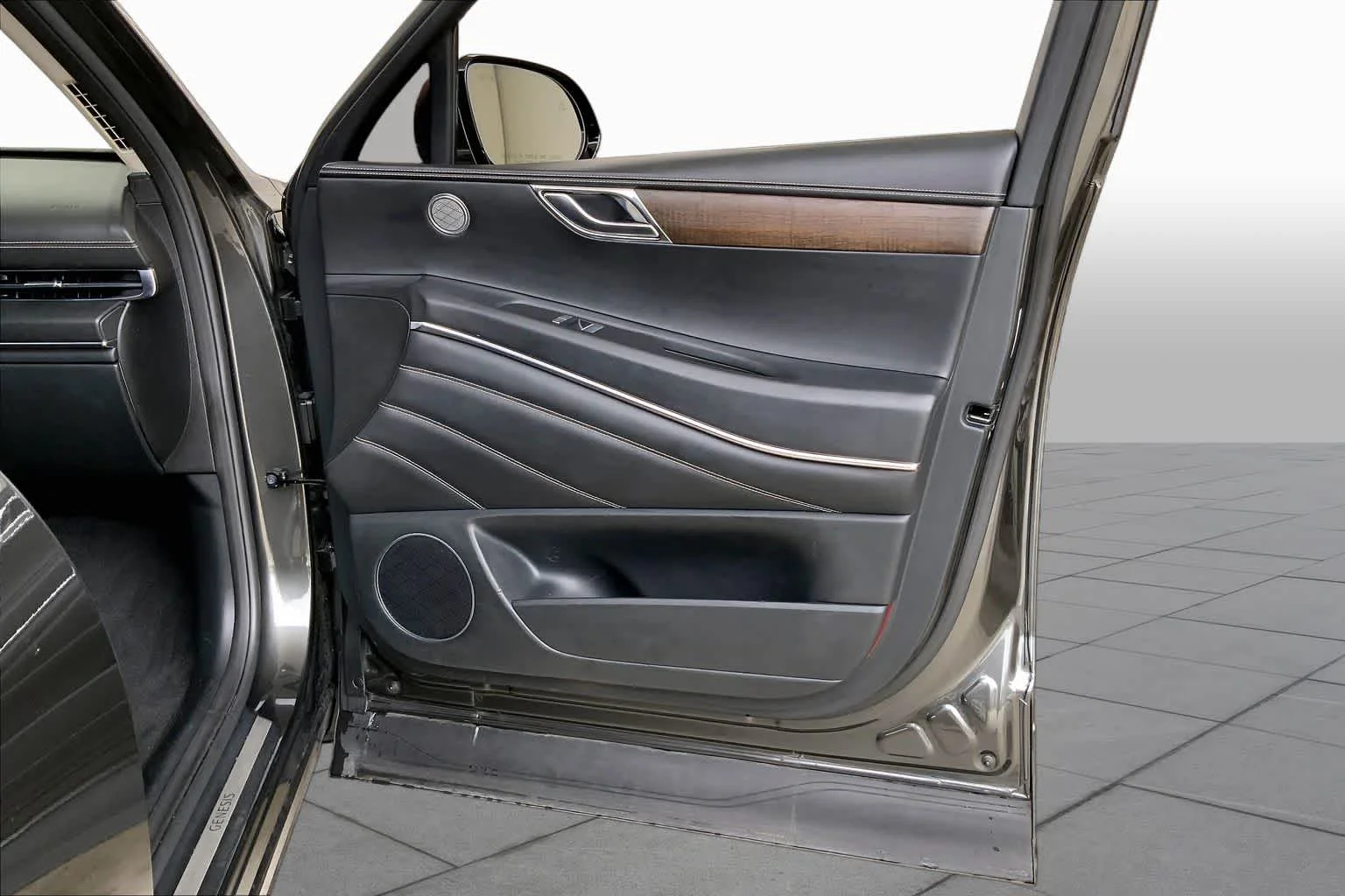 Used 2024 Makalu Gray Genesis  image 23