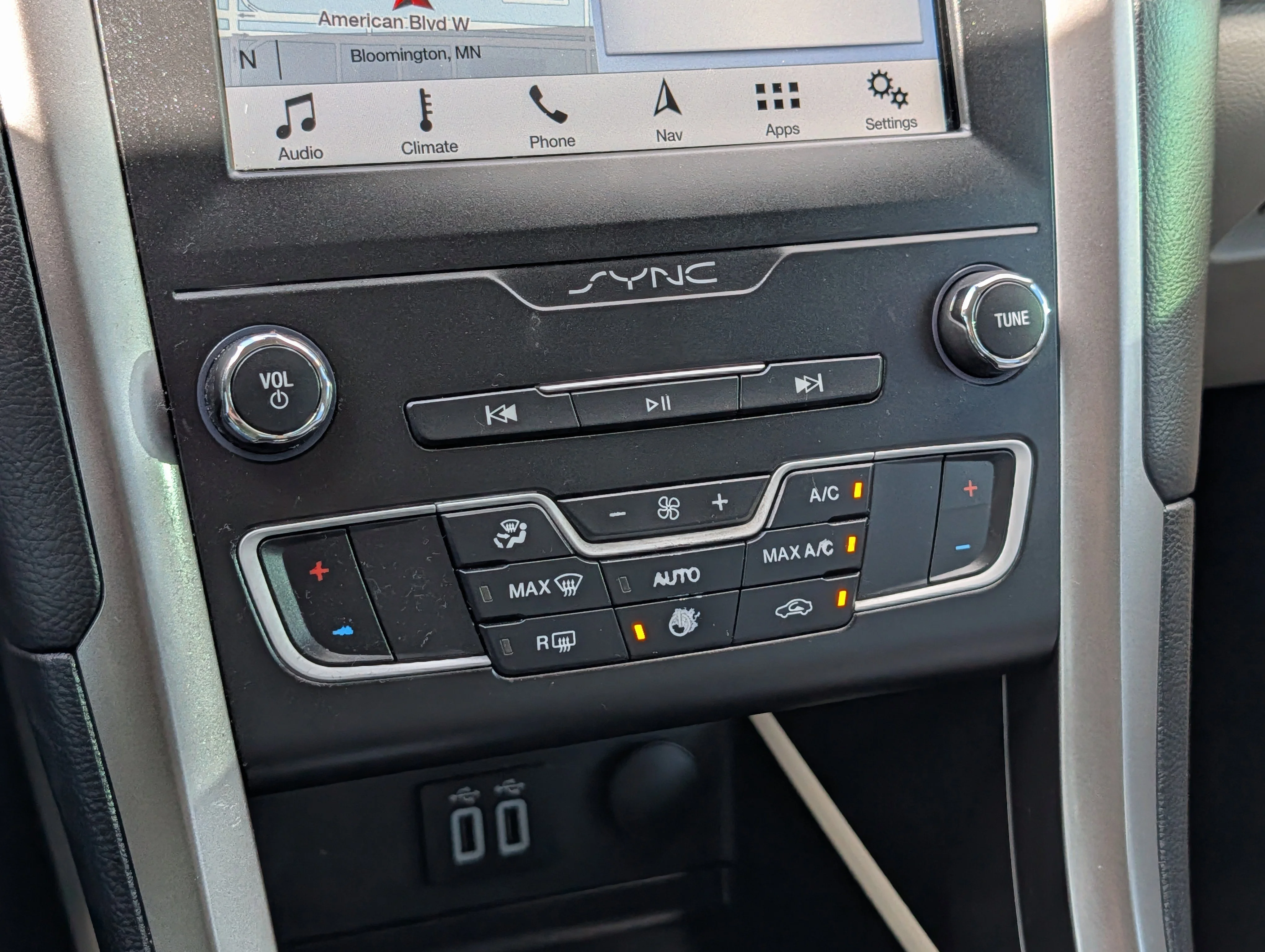 Used 2019 Magnetic Metallic Ford SE image 23