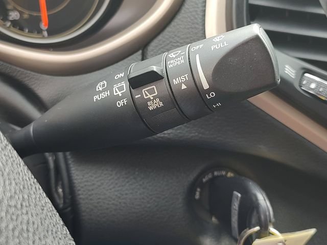 Used 2016 Silver Jeep Latitude image 21