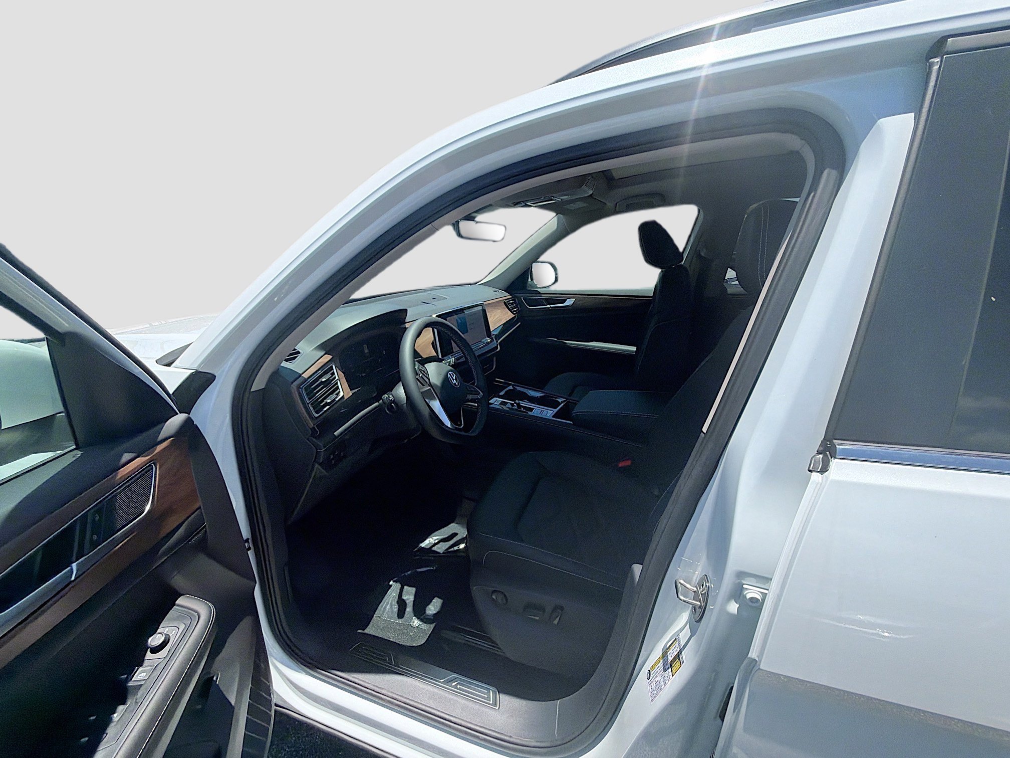 New 2026 White Pearl Volkswagen 2.0T SE w/Technology image 16