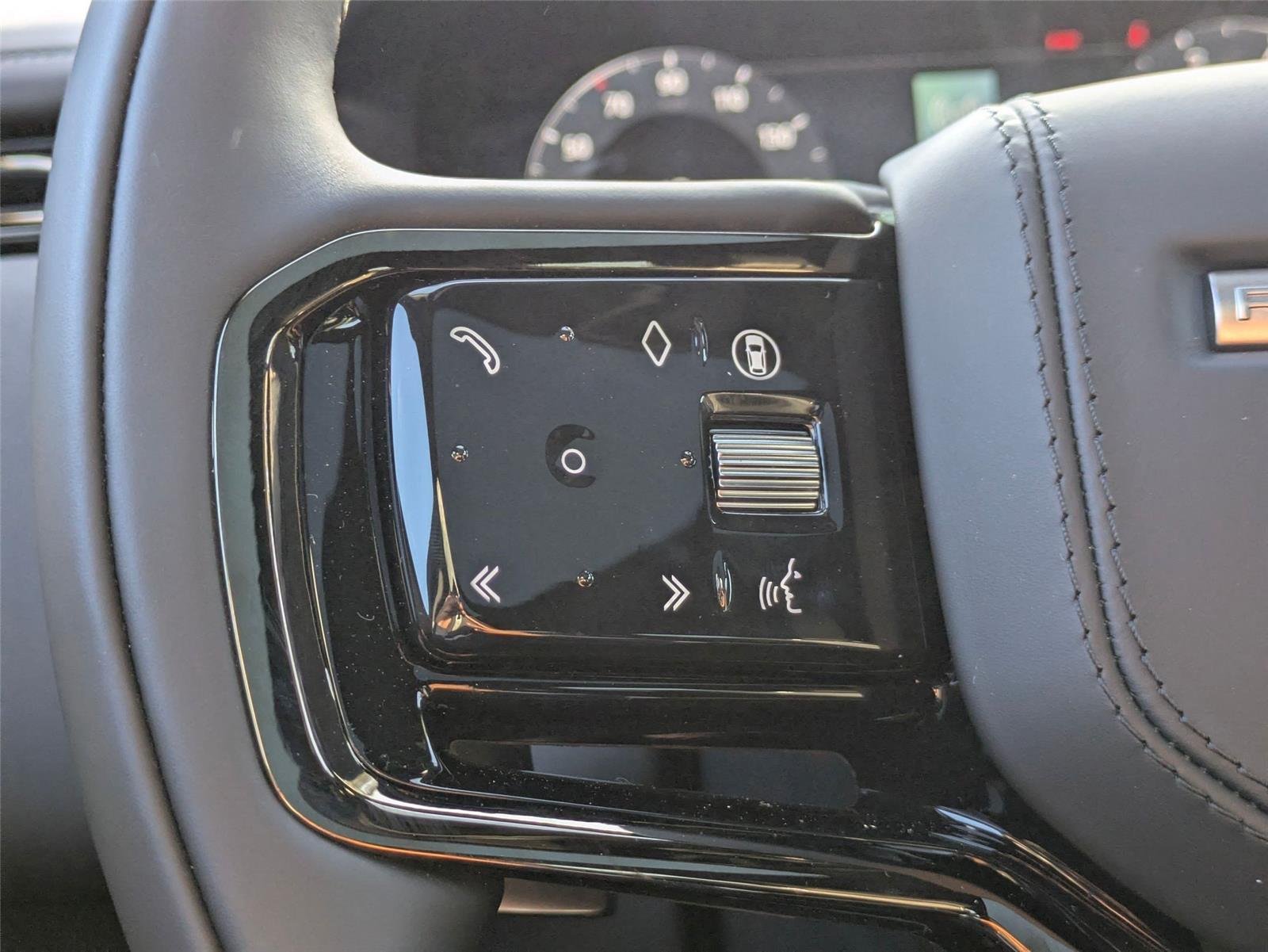 Used 2026 Santorini Black Metallic Land Rover Dynamic SE image 17