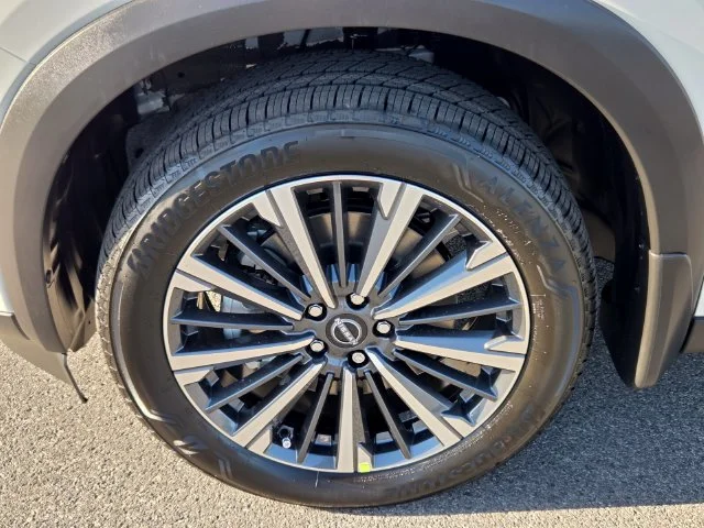New 2026 Everest White Pearl TriCoat Nissan Platinum image 8