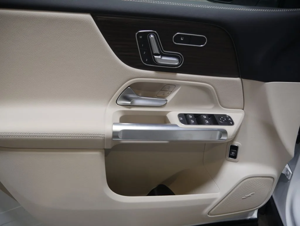 New 2026 Polar White Mercedes-Benz GLB 250 image 16