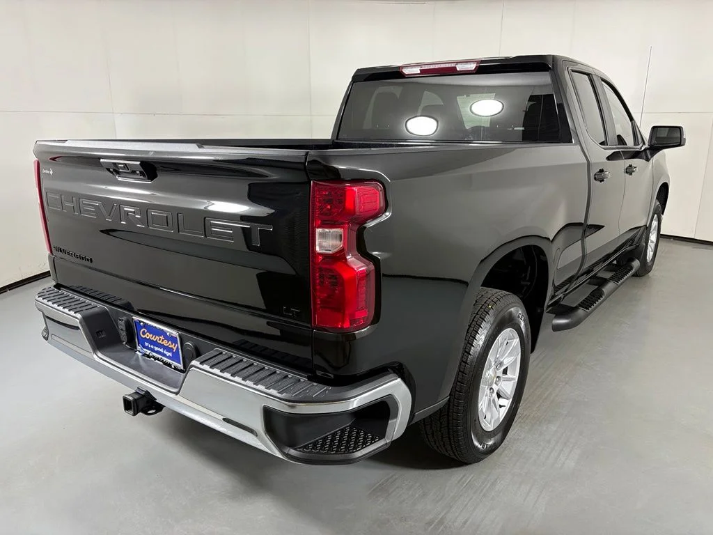 Used 2025 Black Chevrolet LT image 8
