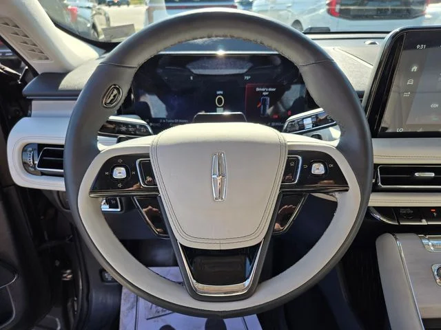 Used 2025 Gray Lincoln Reserve image 33