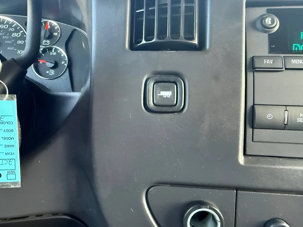 Used 2021 Summit White Chevrolet WT image 19