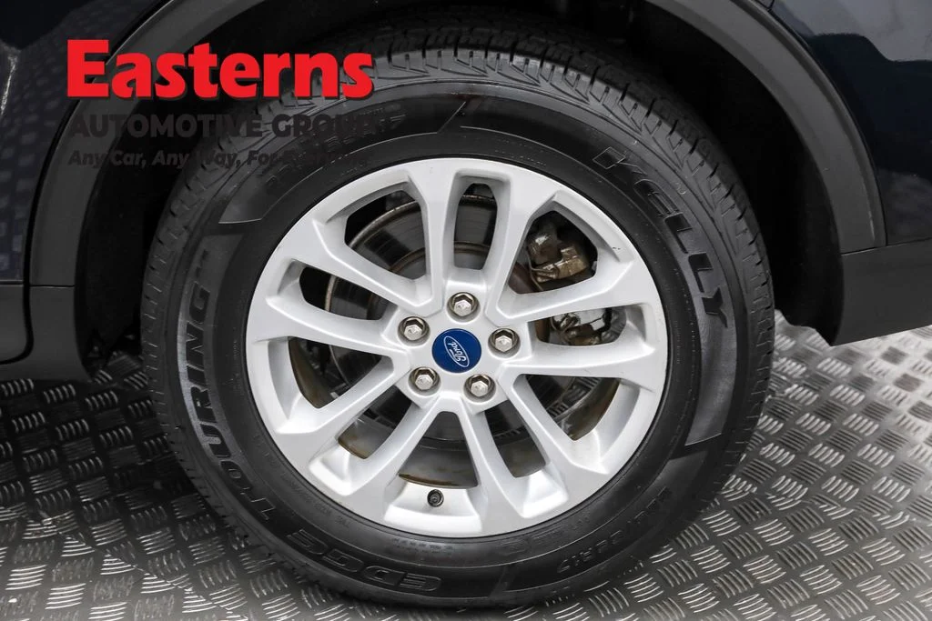 Used 2021 Blue Ford SE image 32