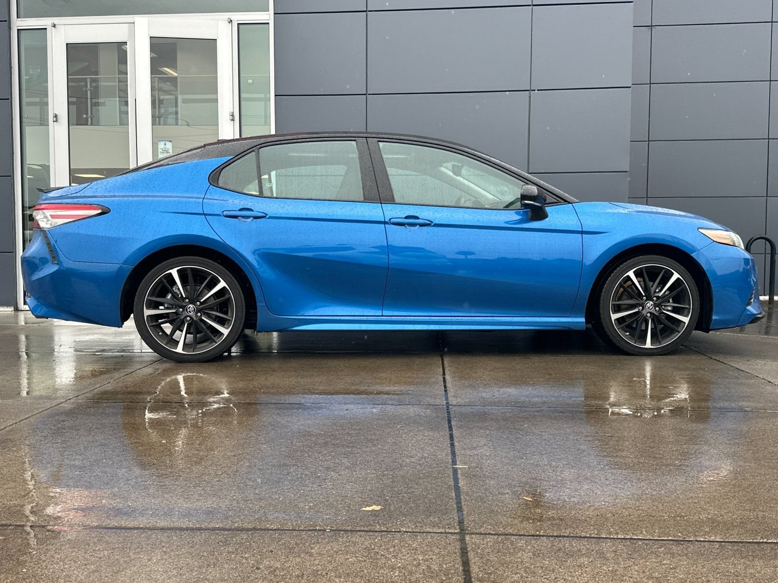 Used 2019 Midnight Black Metallic Toyota XSE image 1