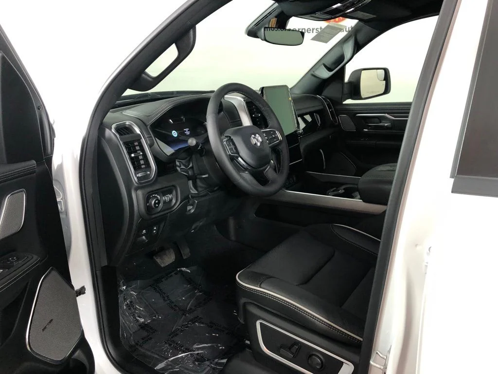 2026 RAM 1500 Laramie - Photo 9
