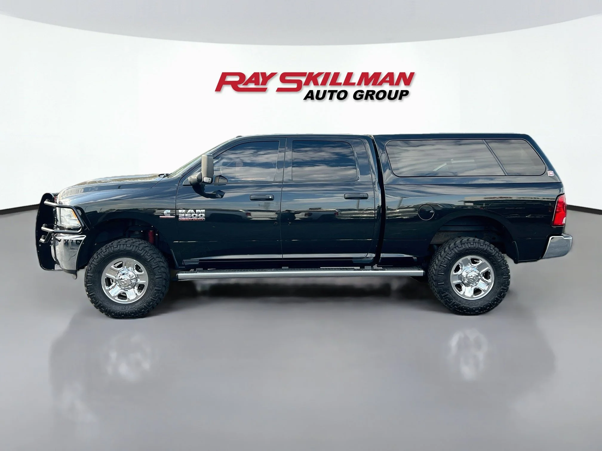 Used 2018 Brilliant Black Crystal Pearlcoat Ram TRADESMAN image 4