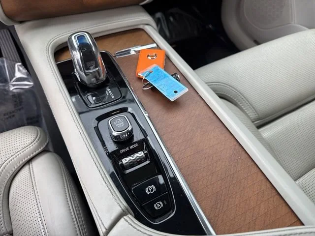 Used 2018 Onyx Black Metallic Volvo Inscription image 30