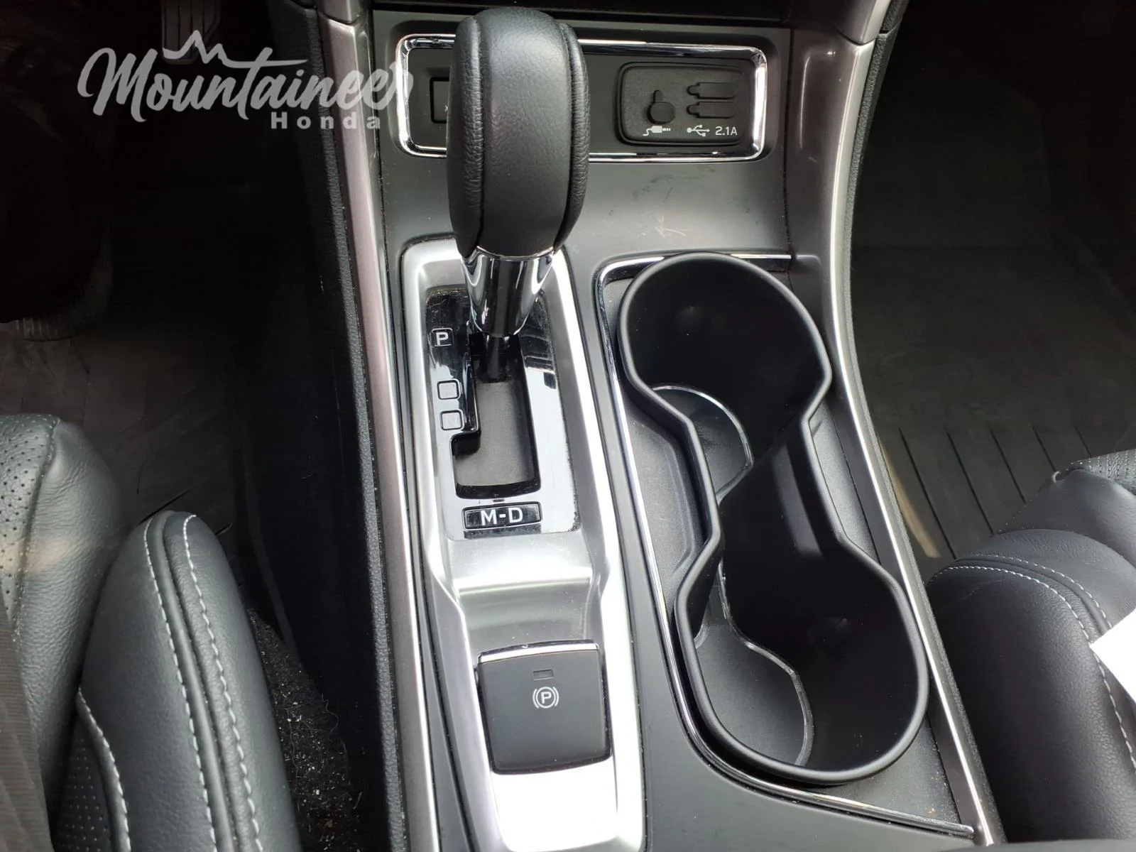 Used 2022 Crystal White Pearl Subaru Limited image 39
