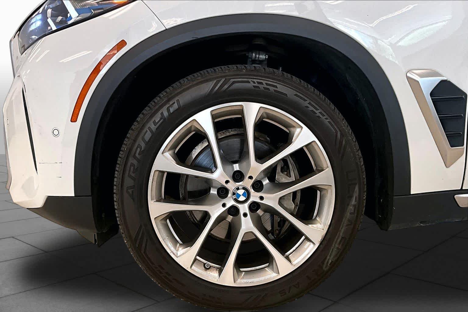 Used 2024 Alpine White BMW xDrive40i image 10