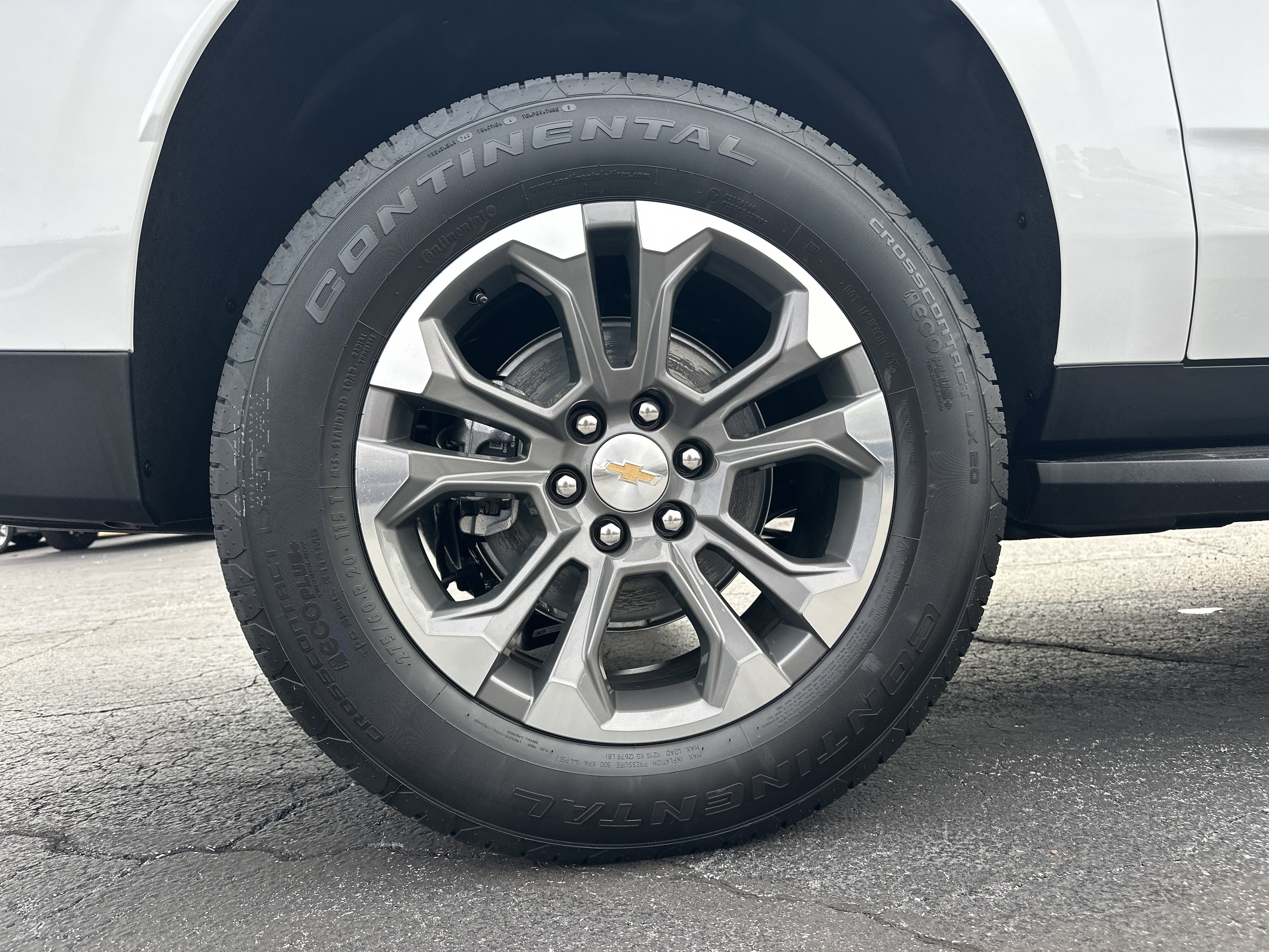 2026 Chevrolet Suburban LS - Photo 18
