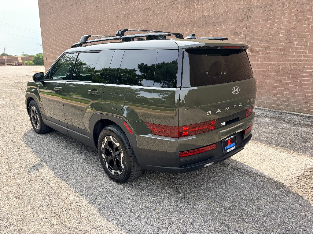Certified Used 2025 Rockwood Green Hyundai SEL image 3