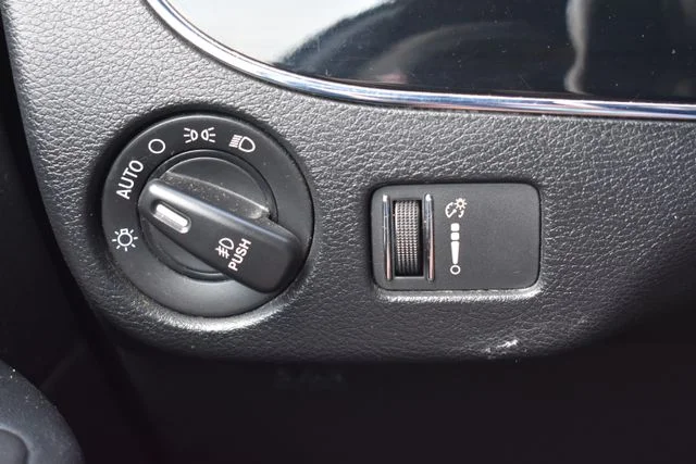 Used 2019 White Dodge SE image 25