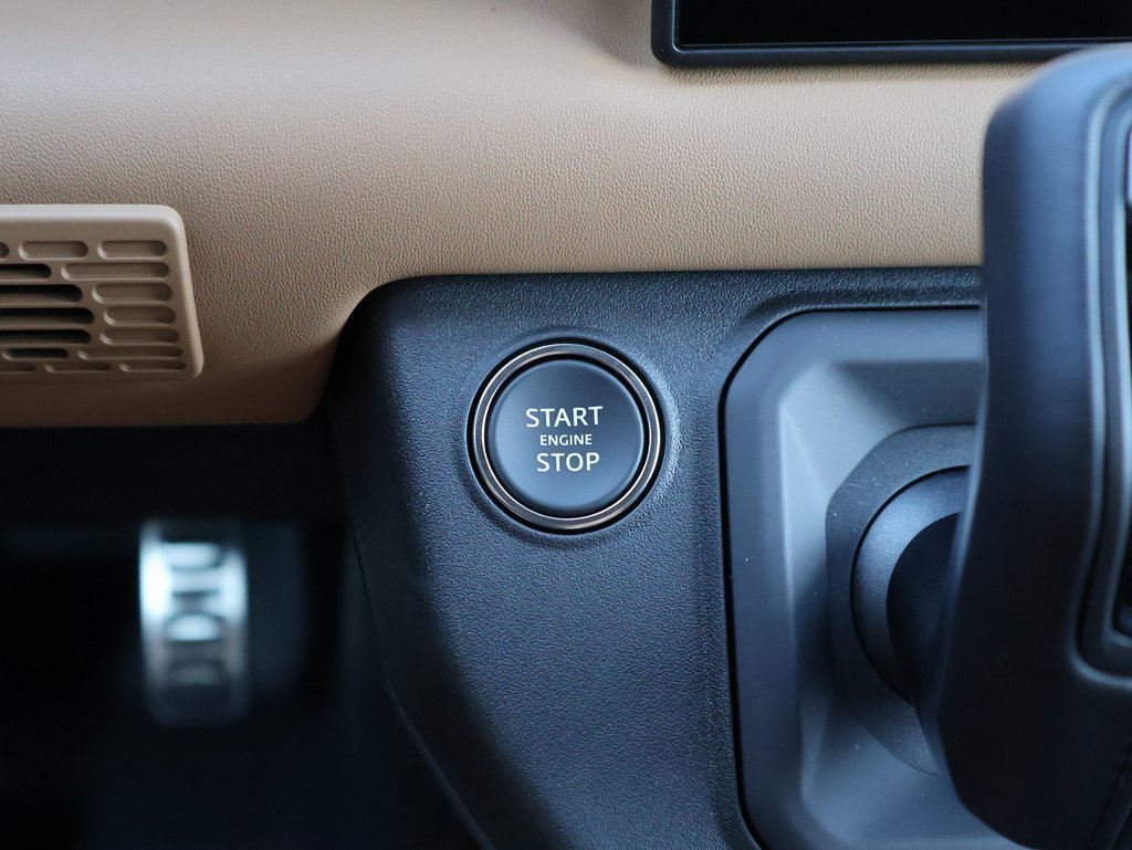 Used 2025 Fuji White Land Rover V8 image 27