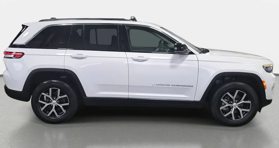 Used 2024 White Jeep Limited image 4