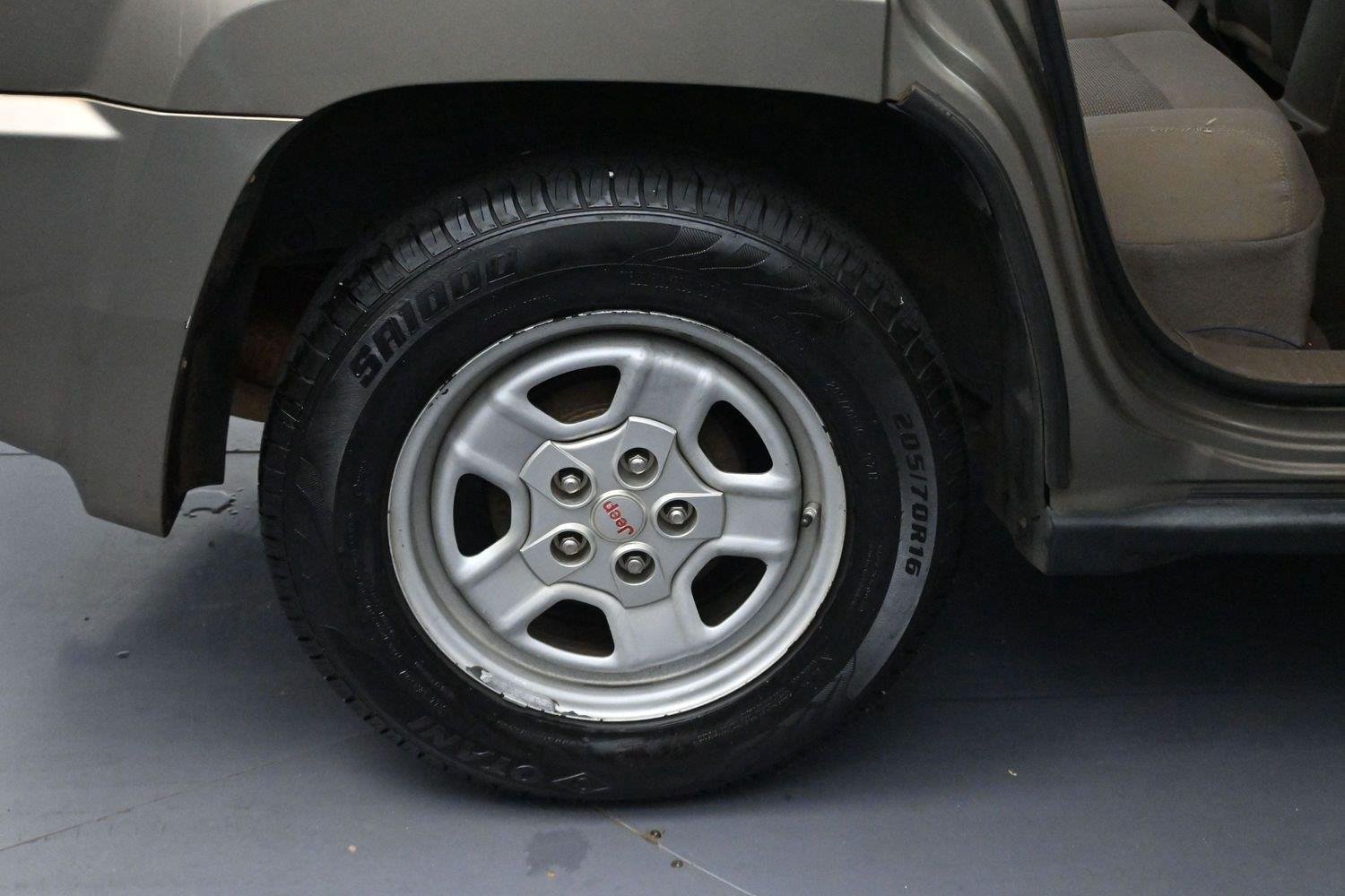 Used 2008 Light Khaki Metallic Jeep Sport image 26