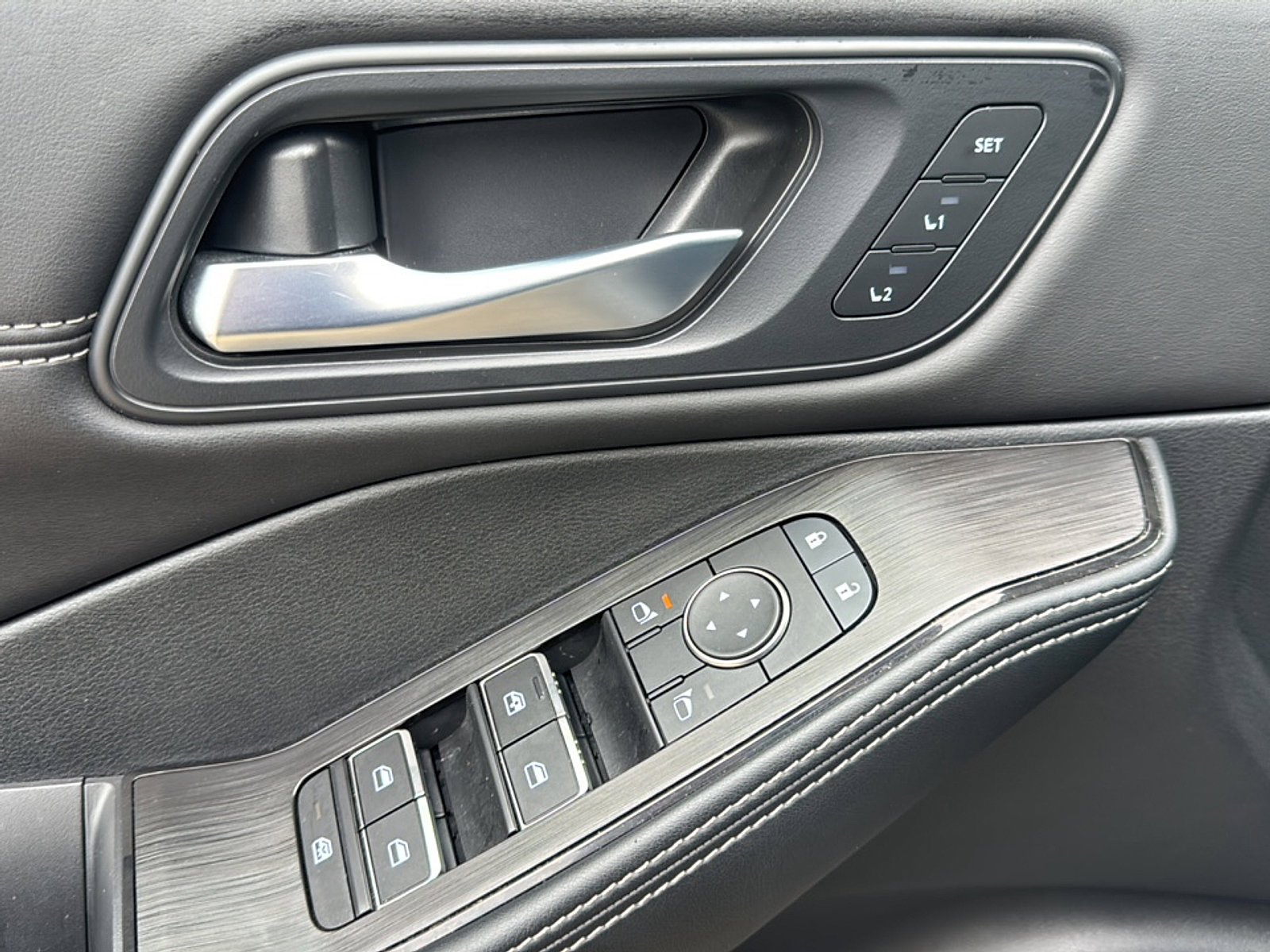 2025 Nissan Rogue SL - Photo 17