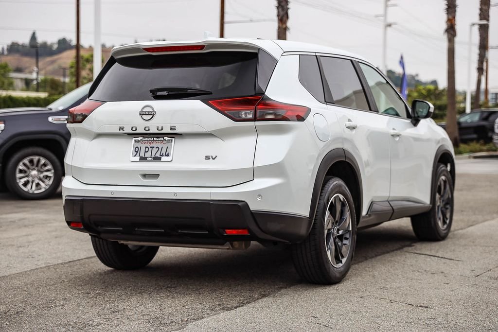 2024 Nissan Rogue SV - Photo 6