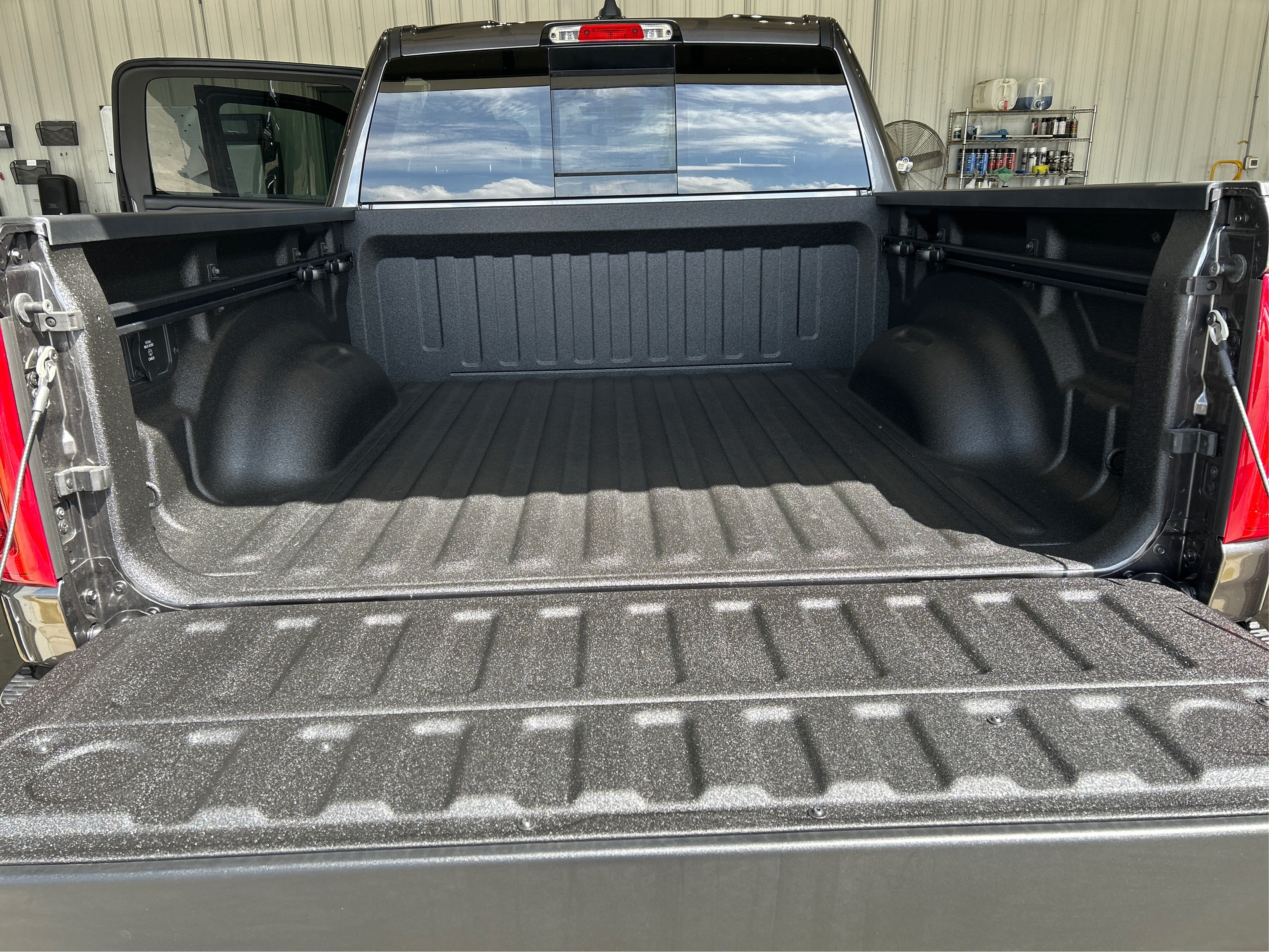 New 2026 Granite Crystal Metallic Clear-Coat Exterior Paint RAM Big Horn/Lone Star image 22