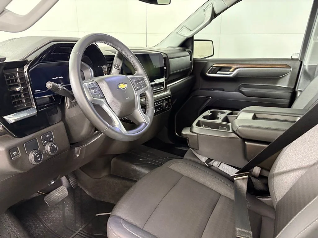 Used 2025 Black Chevrolet LT image 21