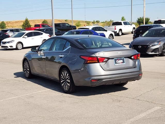 Used 2025 Gray Nissan SV image 5