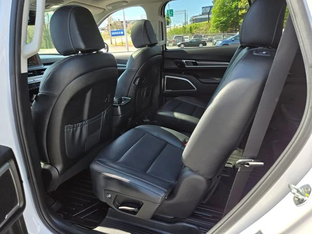 Used 2022 White Kia S image 13