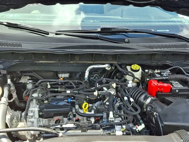 Used 2022 Black Ford SE image 29
