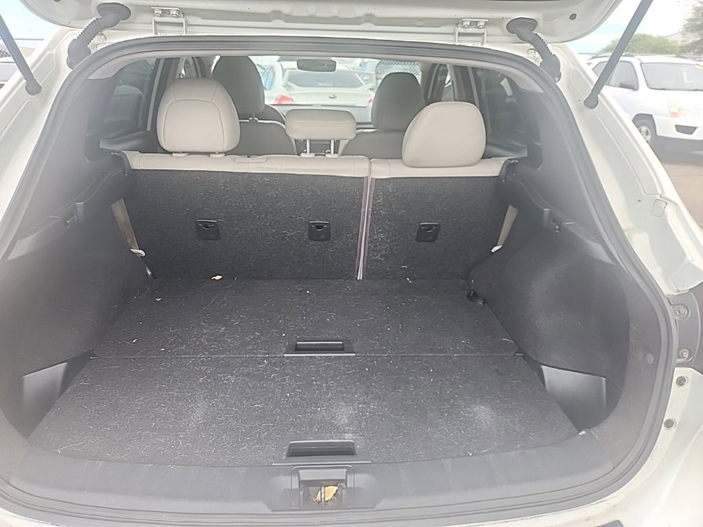 Used 2017 White Nissan SL image 18