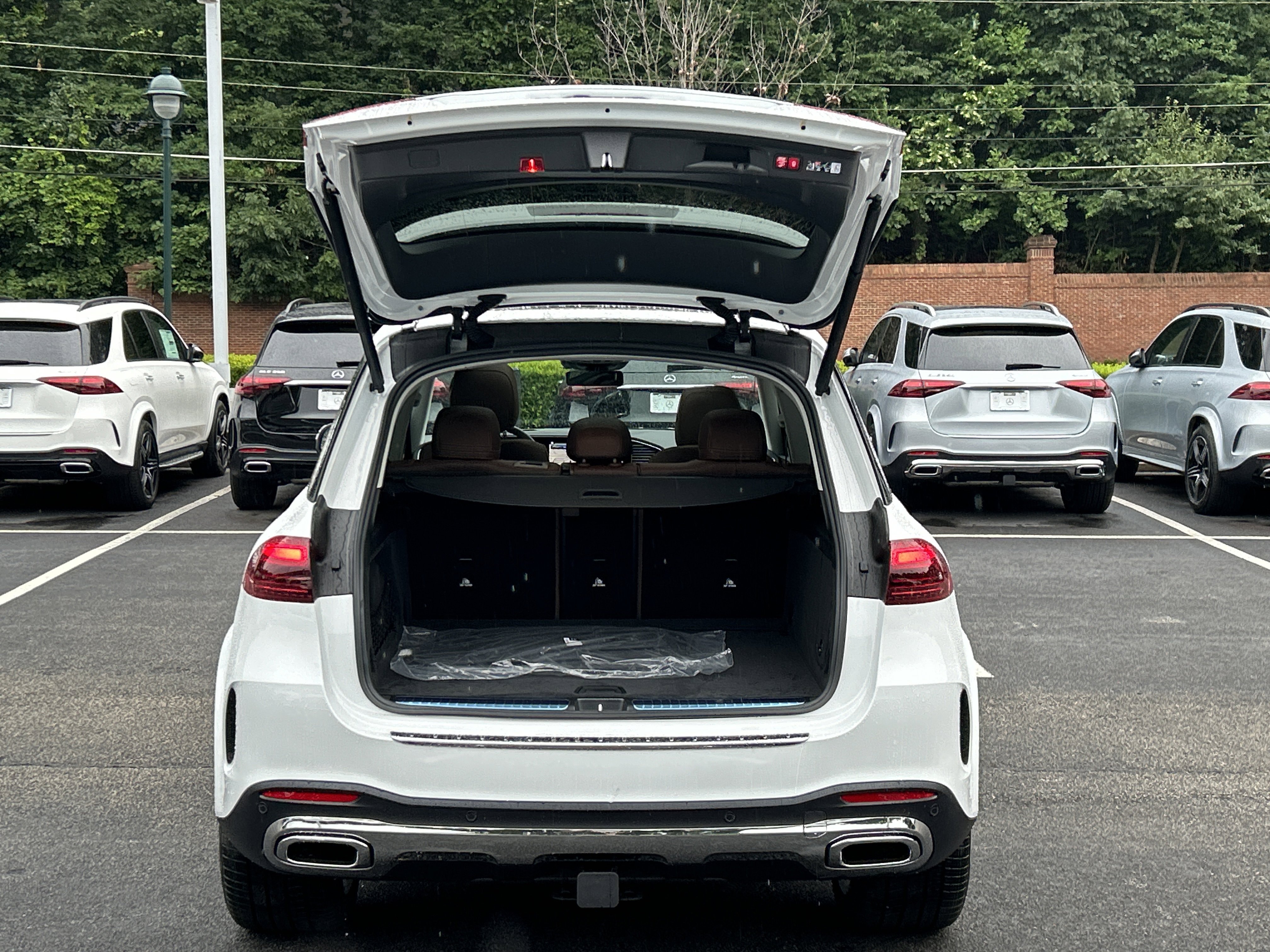 New 2026 MANUFAKTUR Moonlight White Metallic Mercedes-Benz GLE 450 4MATIC® SUV image 8