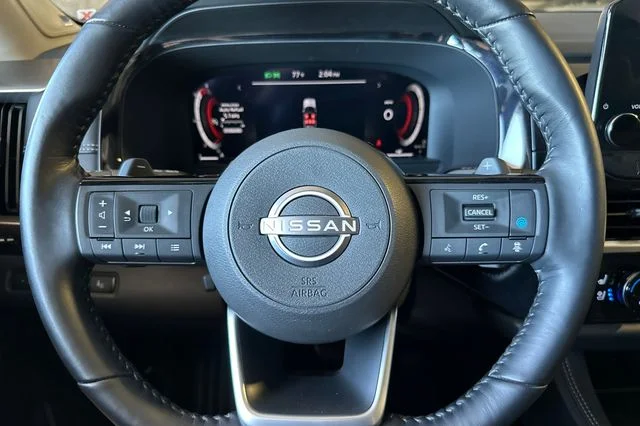 Used 2023 Silver Nissan Platinum image 23