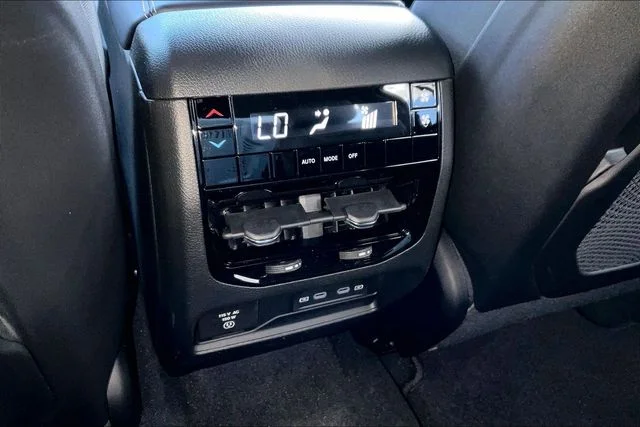 New 2026 Bright White Clear-Coat Exterior Paint Jeep Laredo image 17