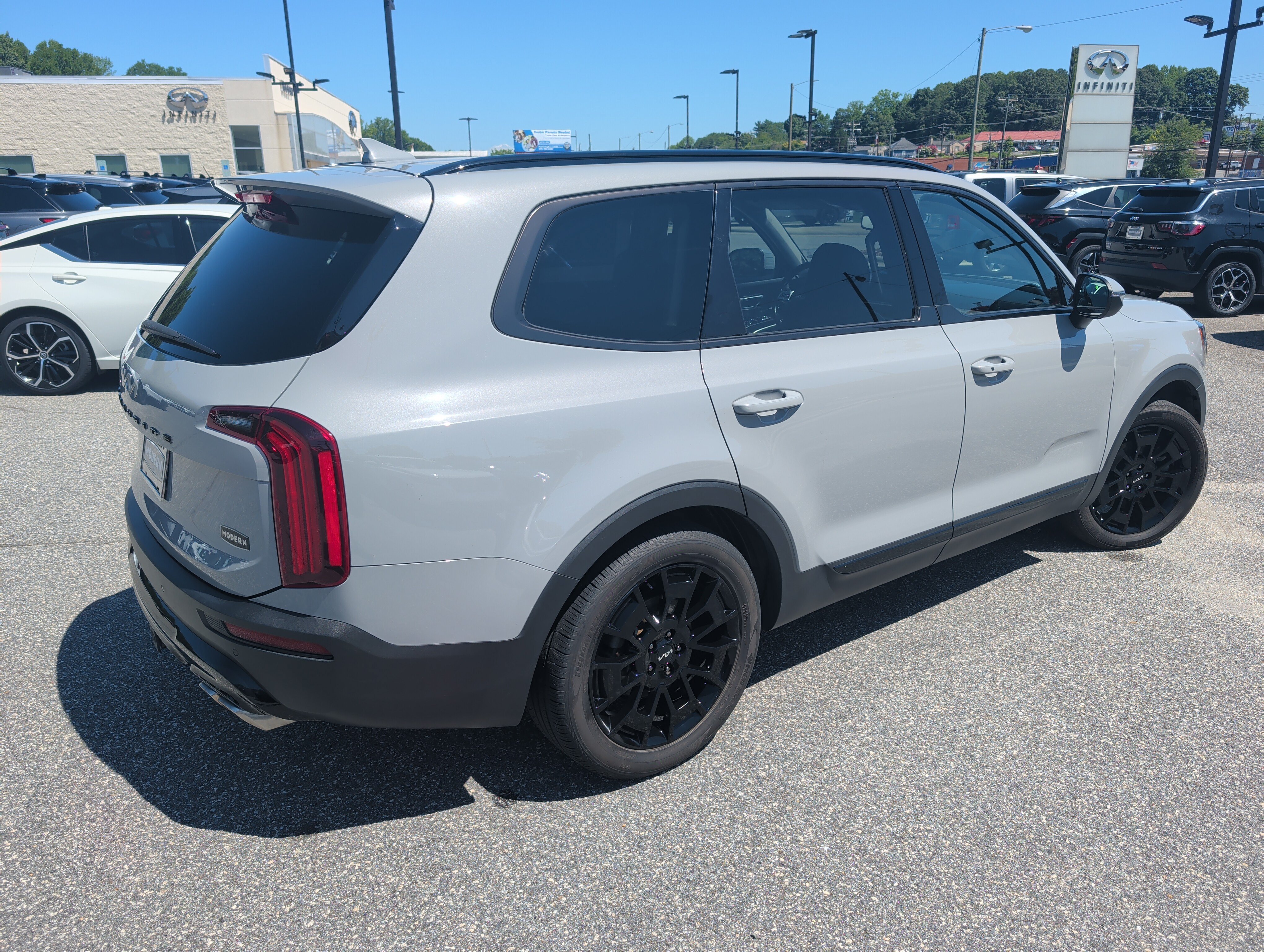 Used 2022 Wolf Gray Kia EX image 4