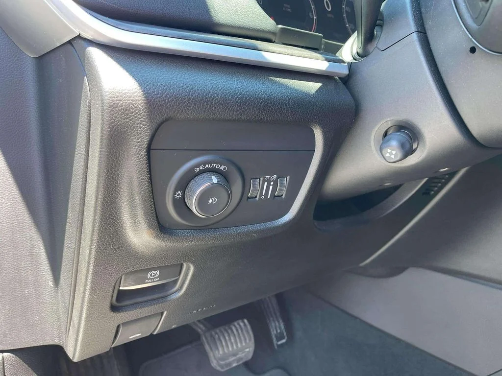 Used 2024 Bright White Clearcoat Jeep Limited image 18