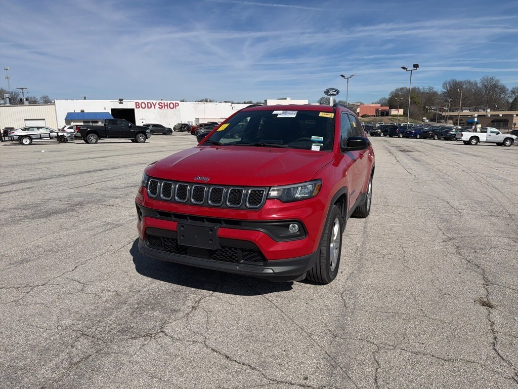 Used 2023 Jeep Compass Latitude with VIN 3C4NJDBN4PT559664 for sale in Kansas City