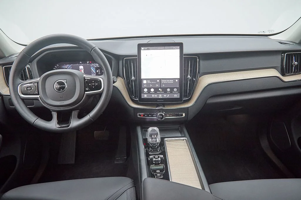 New 2026 Aurora Silver Volvo Plus image 24