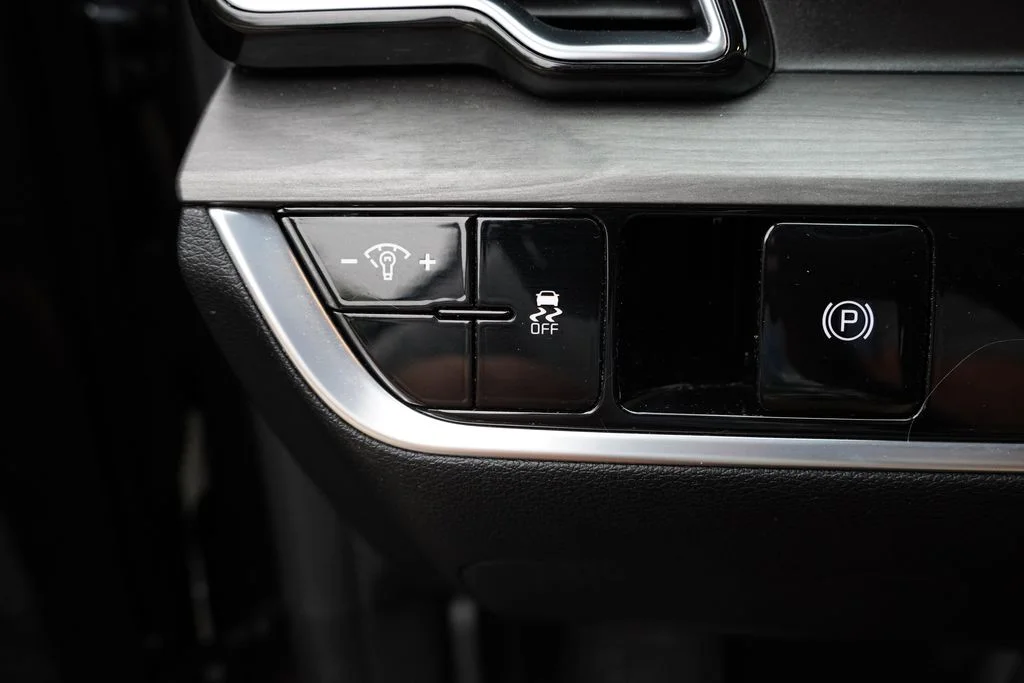 Used 2024 Gravity Gray Kia X-Line image 23