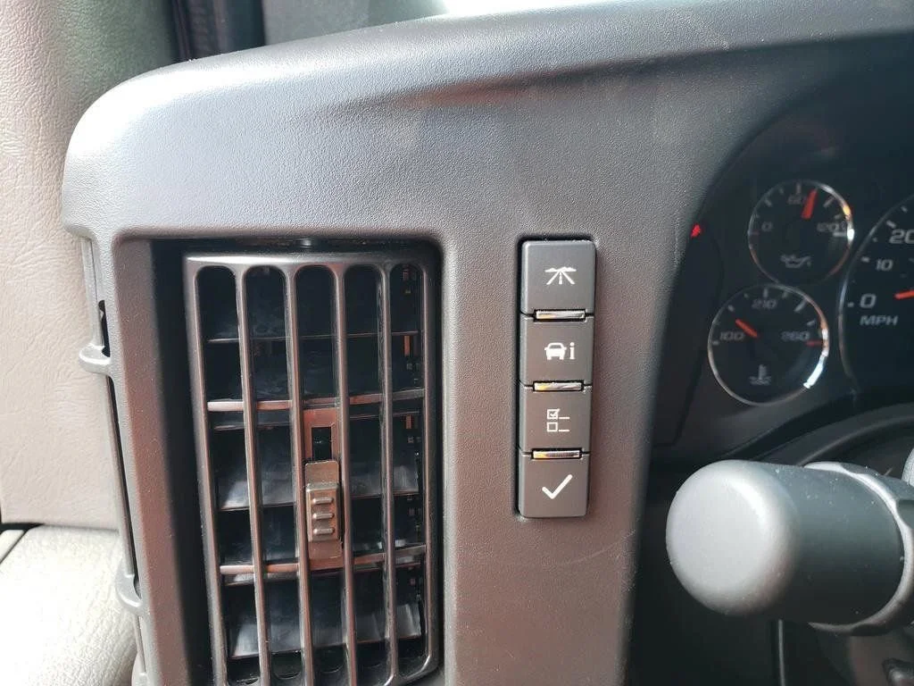 2025 Chevrolet Express Cargo Work Van - Photo 31
